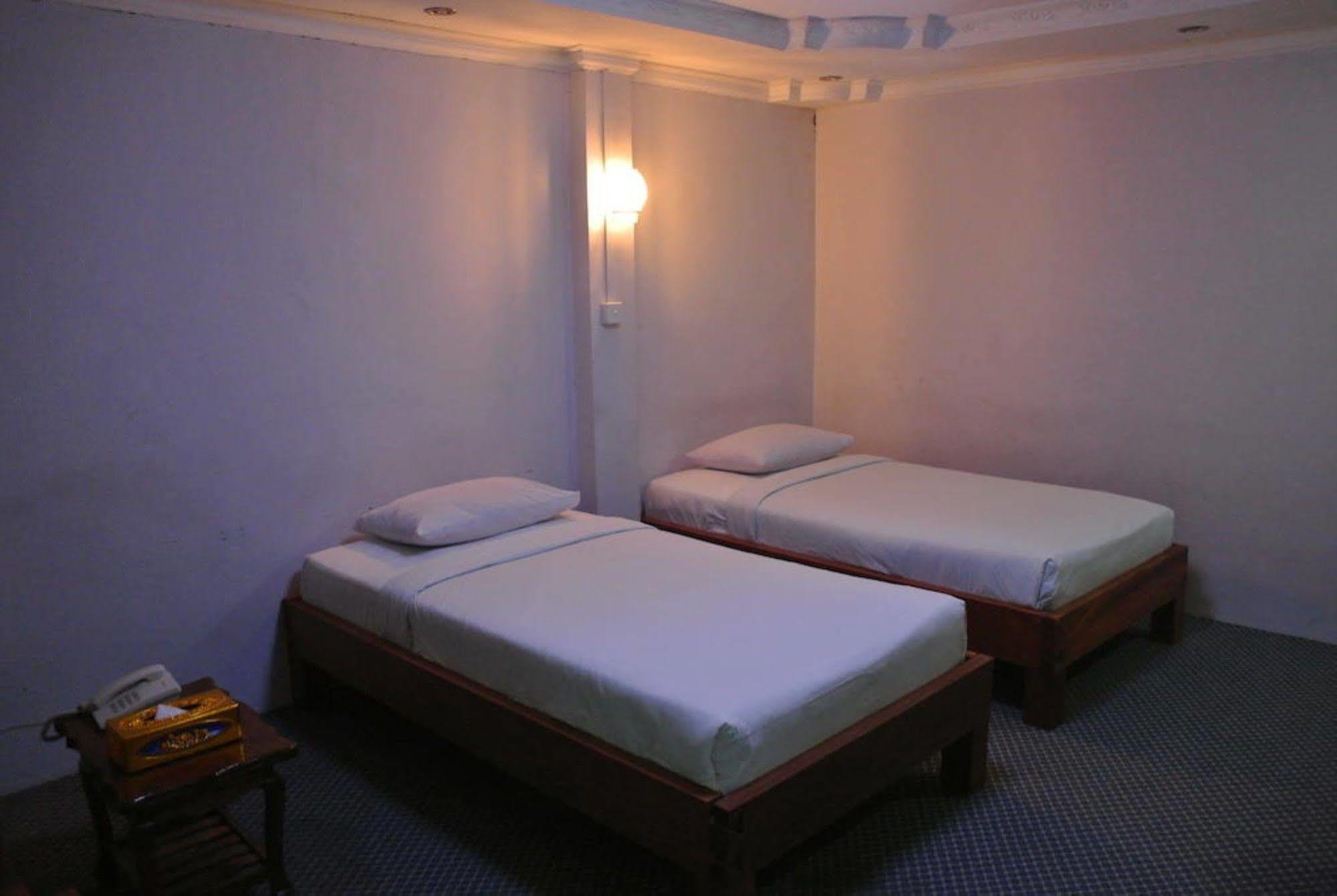 Gyogon Yaewaddy Motel מראה חיצוני תמונה